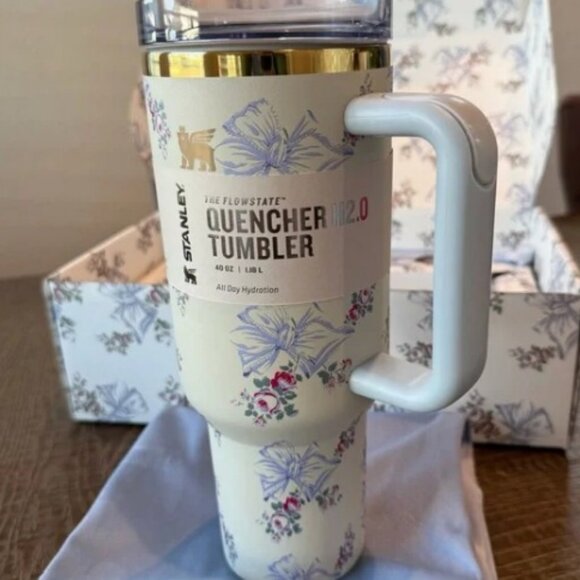 STANLEY X LOVESHACKFANCY HOLIDAY QUENCHER | 40 OZ - Picture 1 of 5